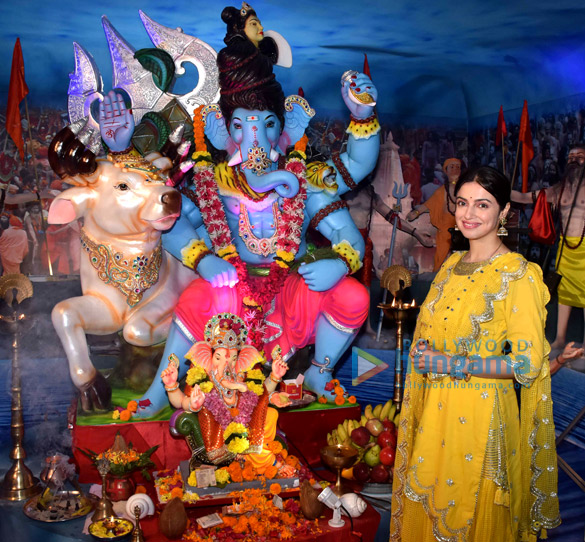 photos bhushan kumar divya khosla kumar and anil kapoor snapped during ganpati aarti at t series office 4