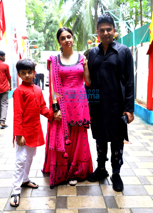 photos bhushan kumar divya khosla kumar and others snapped at ganpati visarjan 5