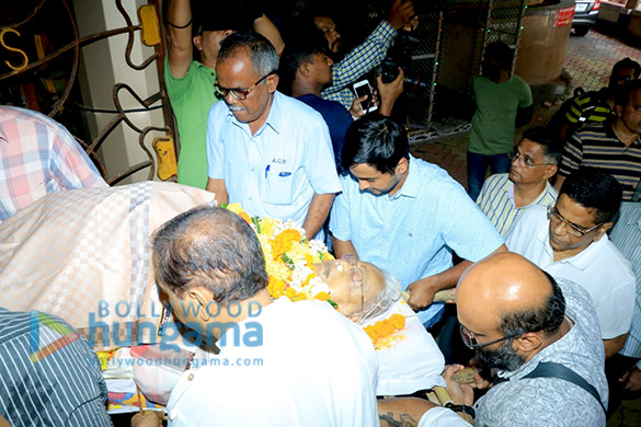 photos celebs attend viju khotes funeral 1