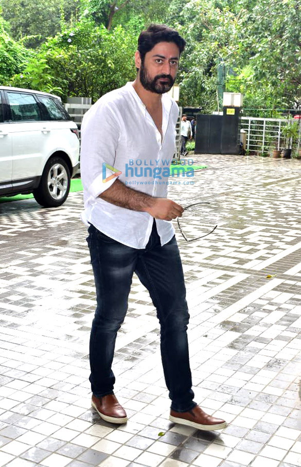 photos divya khosla kumar and mohit raina snapped at emmay entertainment motion pictures office 5