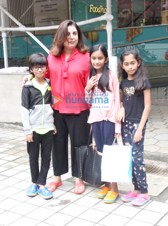 Photos: Farah Khan snapped with her kids at Foodhall in Khar