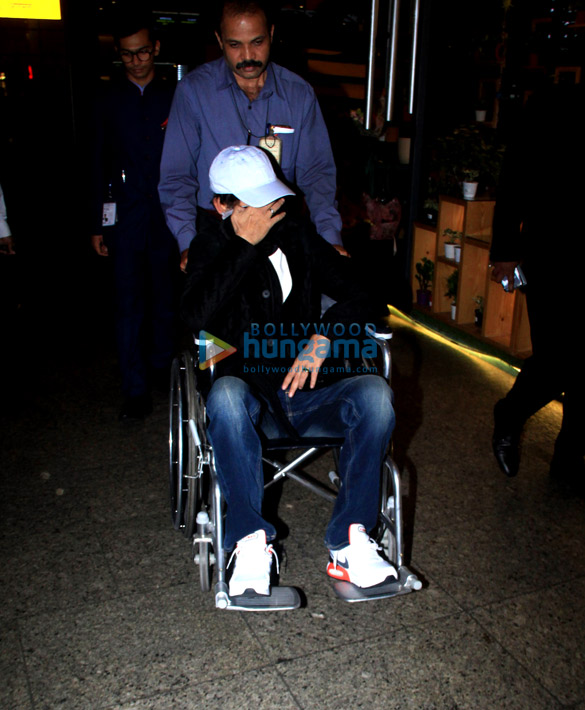photos irrfan khan snapped at the airport 2