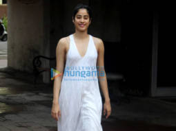 Photos: Janhvi Kapoor, Pooja Hegde and Namrata Purohit spotted at the Pilates gym