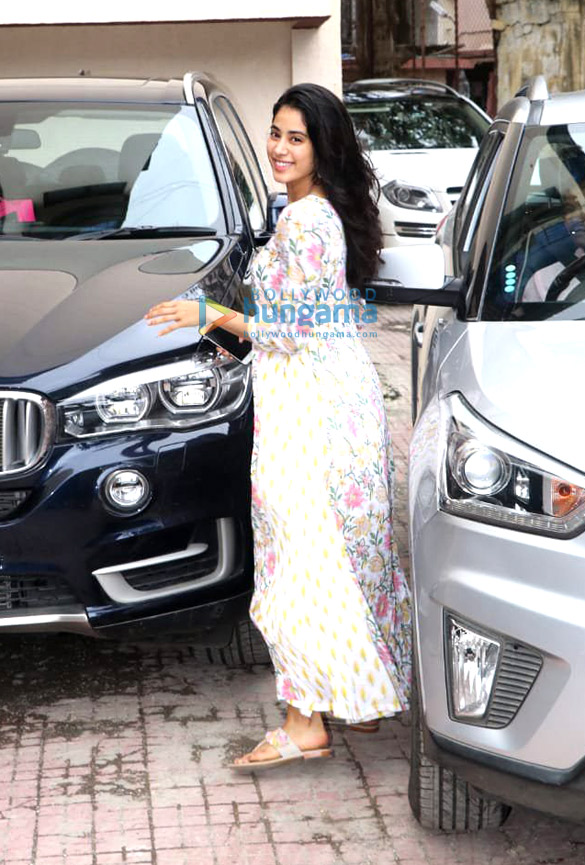 photos janhvi kapoor spotted at the pilates gym 2 7