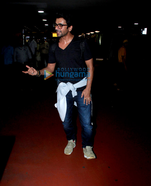 photos kangana ranaut rakul preet singh arjun kapoor and others snapped at the airport 6