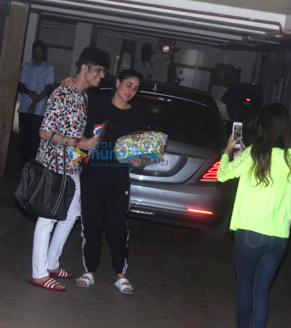 photos kareena kapoor khan spotted in bandra 1