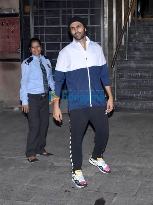 photos kartik aaryan snapped at the gym in juhu 1