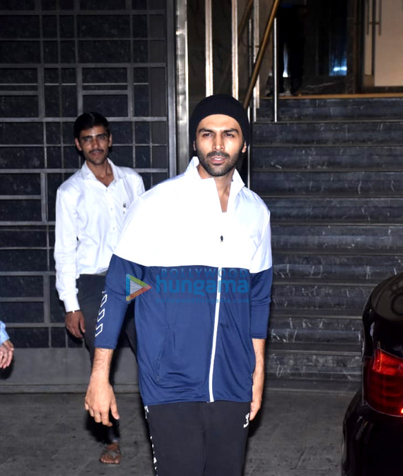 photos kartik aaryan snapped at the gym in juhu 4