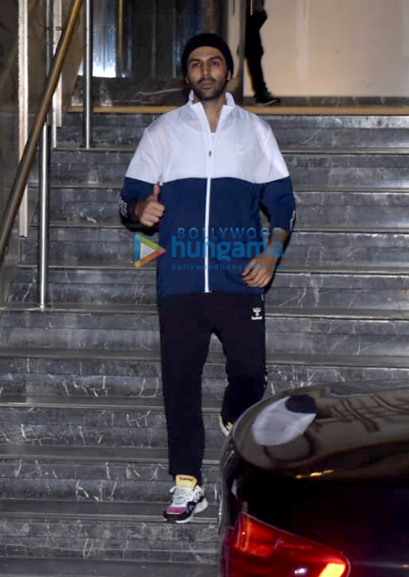 photos kartik aaryan snapped at the gym in juhu 6