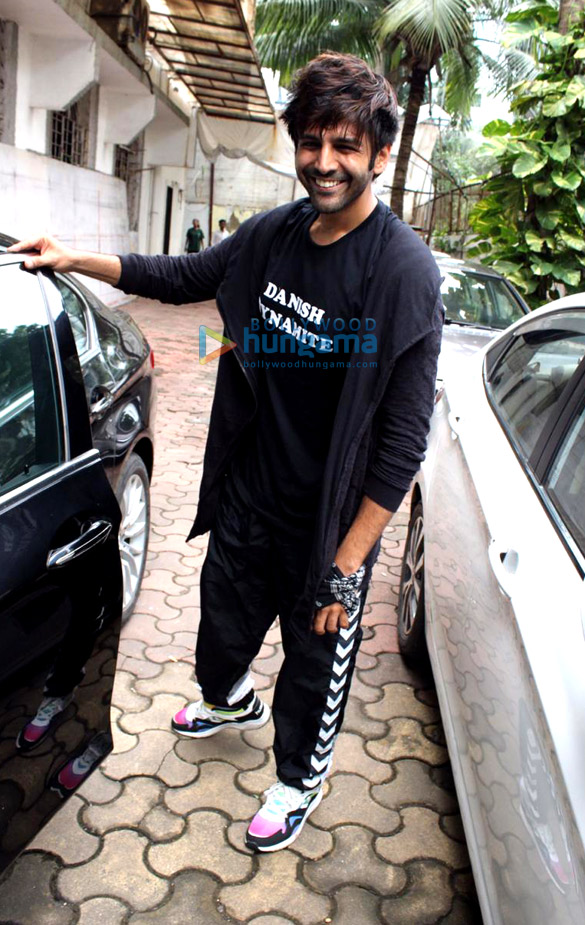 photos kartik aaryan spotted post dance rehearsal in andheri 1