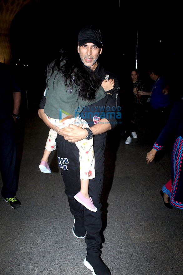 photos katrina kaif varun dhawan akshay kumar and twinkle khanna snapped at the airport 2