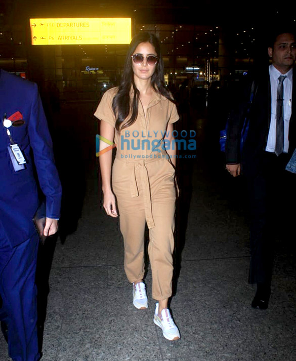 Photos: Katrina Kaif, Varun Dhawan, Akshay Kumar and Twinkle Khanna snapped at the airport Photos: Katrina Kaif, Varun Dhawan, Akshay Kumar and Twinkle Khanna snapped at the airport
