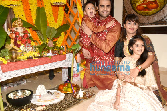 Photos: Maniesh Paul snapped with his family during Ganpati puja at his residence