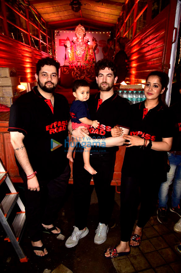 photos neil nitin mukesh snapped with his family during ganpati visarjan 3