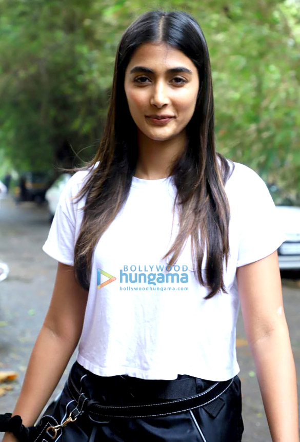 photos pooja hegde snapped in juhu 3