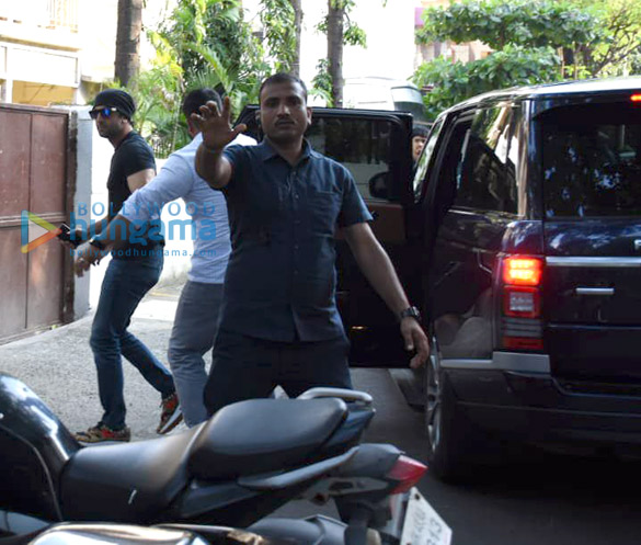 photos ranbir kapoor snapped in bandra 1