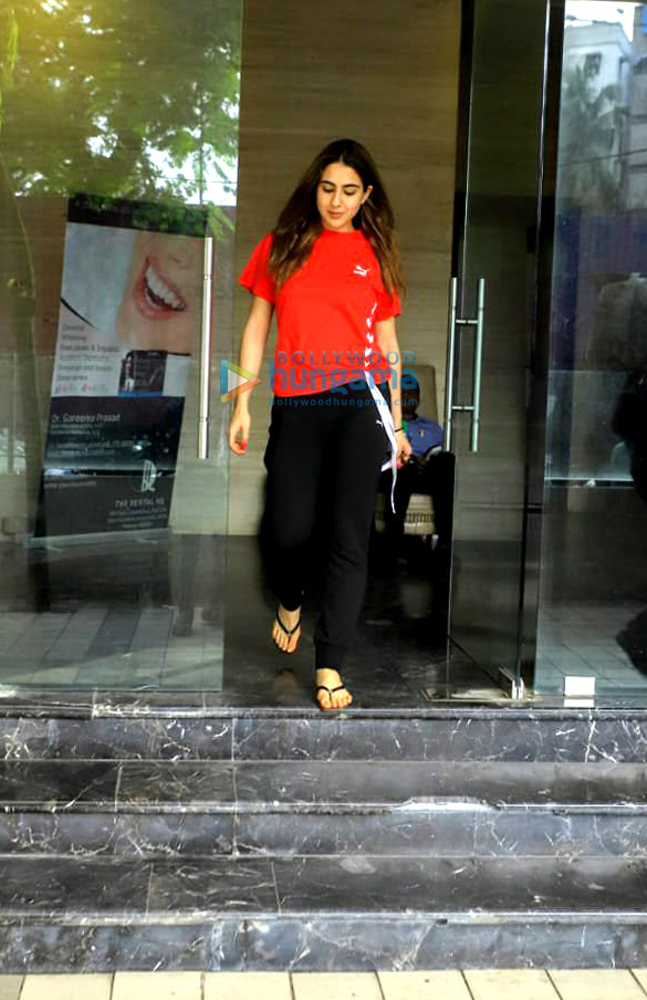 photos sara ali khan spotted in juhu 6