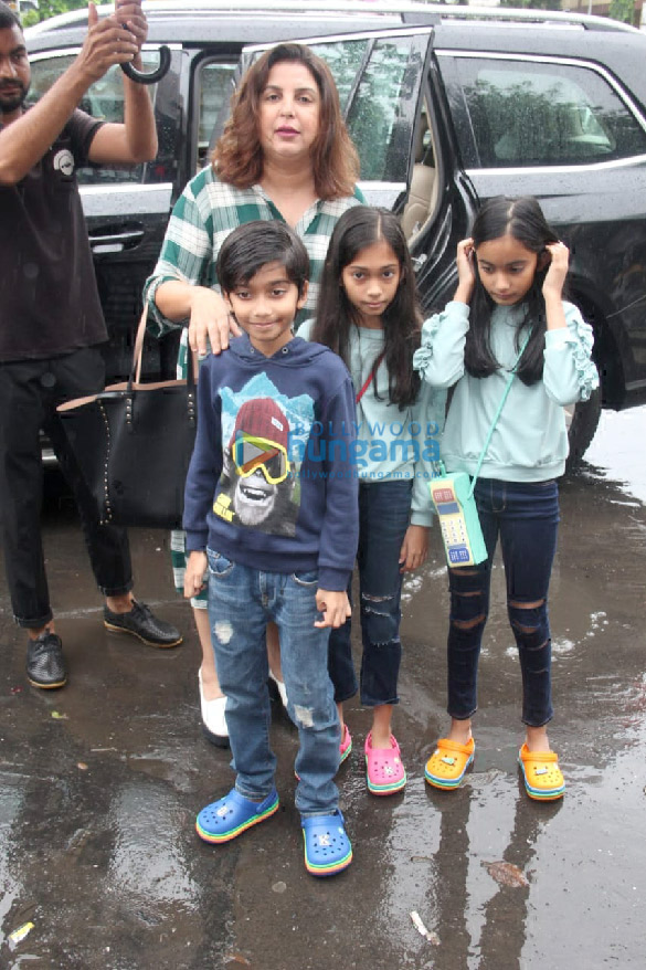 photos shilpa shetty shamita shetty farah khan and siddharth anand snapped with their family at bastian in bandra 5