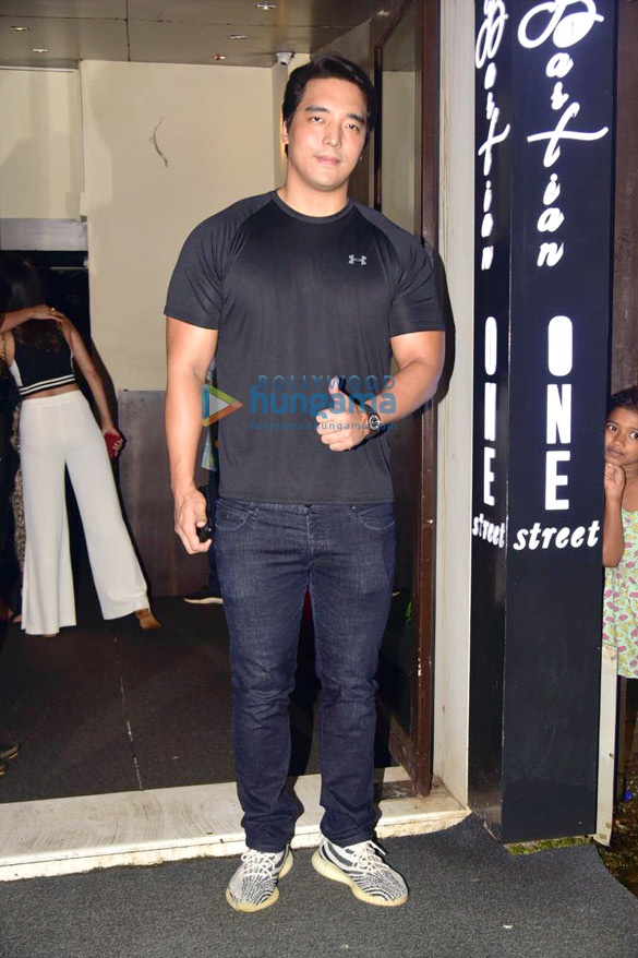 photos shilpa shetty shamita shetty rinzing denzongpa tanishaa mukerji and others spotted at bastian in bandra 6