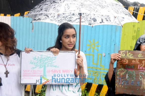 photos shraddha kapoor stands tall in protest to protect the trees of aarey forest 2