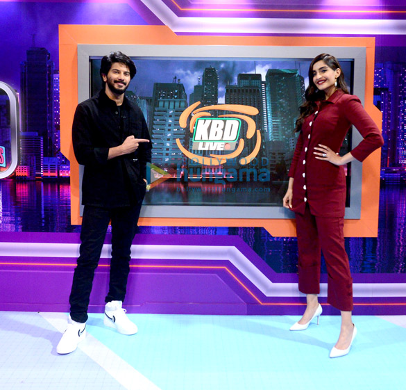 Photos: Sonam Kapoor Ahuja and Dulquer Salmaan snapped at VIVO Pro Kabaddi League Photos: Sonam Kapoor Ahuja and Dulquer Salmaan snapped at VIVO Pro Kabaddi League