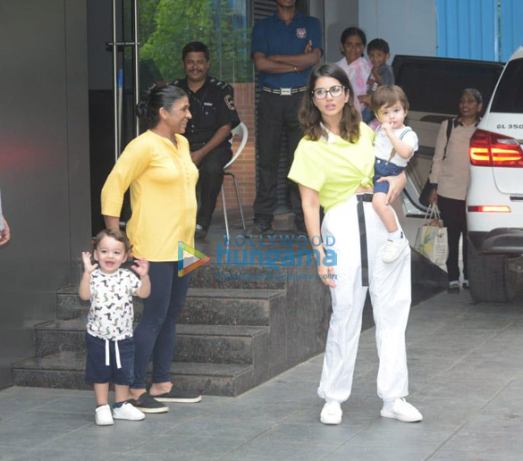 photos sunny leone snapped with her kids at play school in juhu 1 4