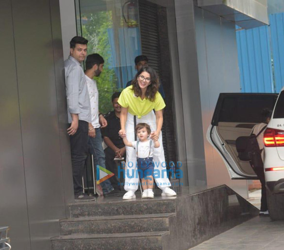 photos sunny leone snapped with her kids at play school in juhu 3 3