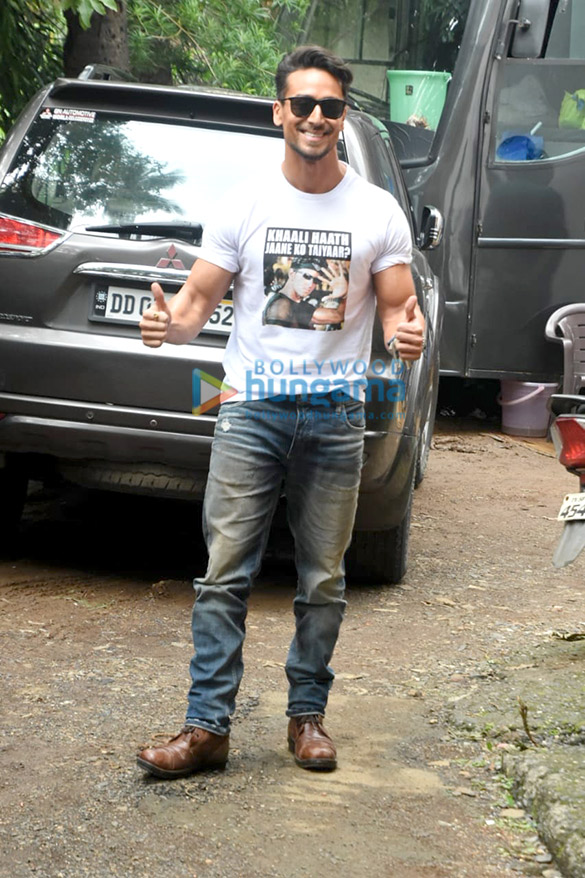 photos tiger shroff spotted during war promotion 1