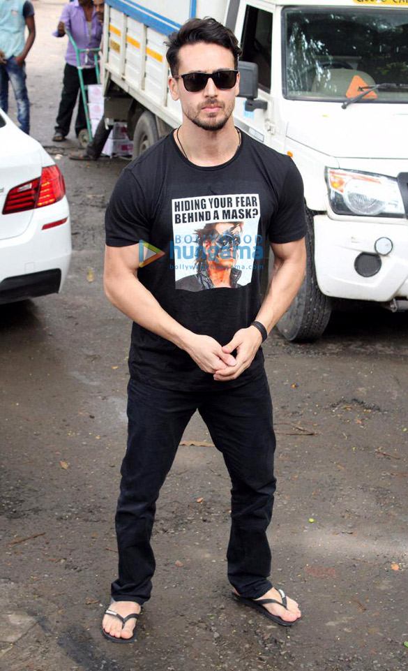 photos tiger shroff spotted during war promotions 6