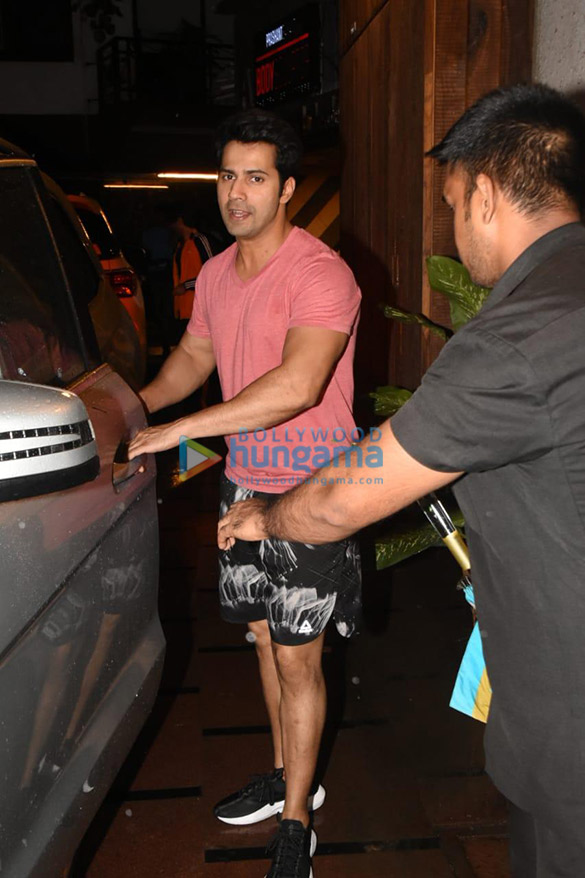 photos varun dhawan spotted at the gym 2 2