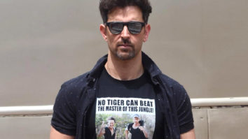 The War of t-shirts between Hrithik Roshan and Tiger Shroff just got better!