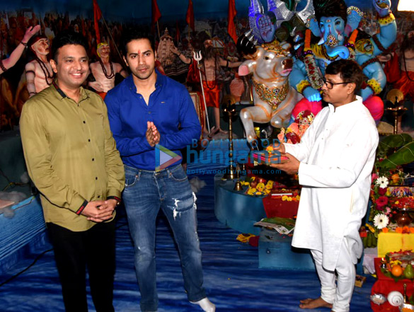 varun dhawan snapped at t series ganpati celebration 2