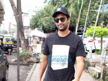 Photos: Vicky Kaushal snapped at Apple store in Andheri