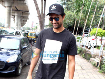 Photos: Vicky Kaushal snapped at Apple store in Andheri