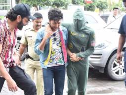 Akshay Kumar steps out for lunch with Housefull 4 cast while hiding his face from paparazzi