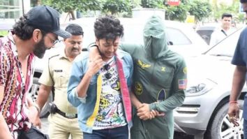 Akshay Kumar steps out for lunch with Housefull 4 cast while hiding his face from paparazzi