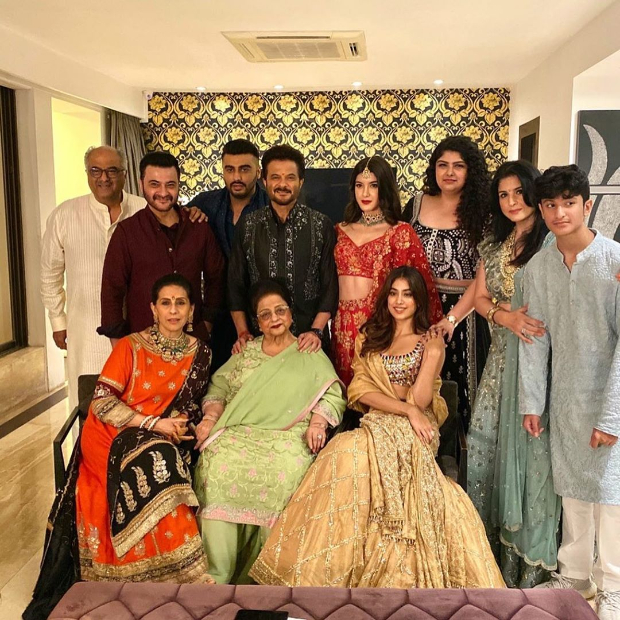 Diwali 2019: Kareena Kapoor Khan, Saif Ali Khan, Sonam Kapoor, Janhvi Kapoor, Arjun Kapoor bring glamour to Anil Kapoor's bash