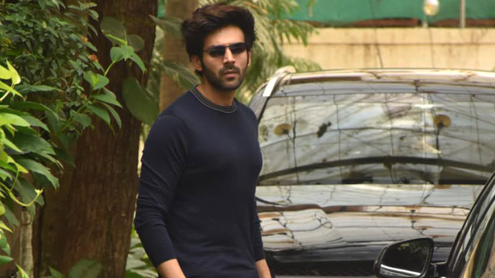 Kartik Aaryan spotted at Juhu PVR