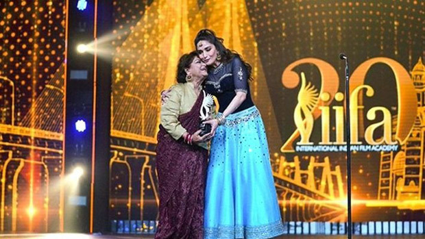 Madhuri Dixit launches her own Youtube channel, shares BTS of her IIFA 2019 tribute to Saroj Khan Madhuri Dixit launches her own Youtube channel, shares BTS of her IIFA 2019 tribute to Saroj Khan