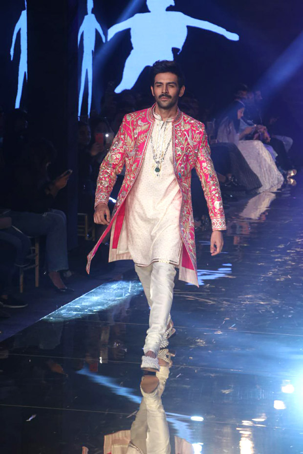 Pati Patni Aur Woh trio Kartik Aaryan, Ananya Panday, Bhumi Pednekar stun in exquisite wedding line Pati Patni Aur Woh trio Kartik Aaryan, Ananya Panday, Bhumi Pednekar stun in exquisite wedding line
