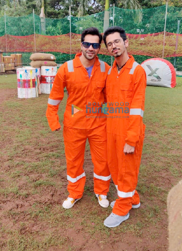 photo varun dhawan and janhvi kapoor are all set to play paintball with their fans from hyderabad 6