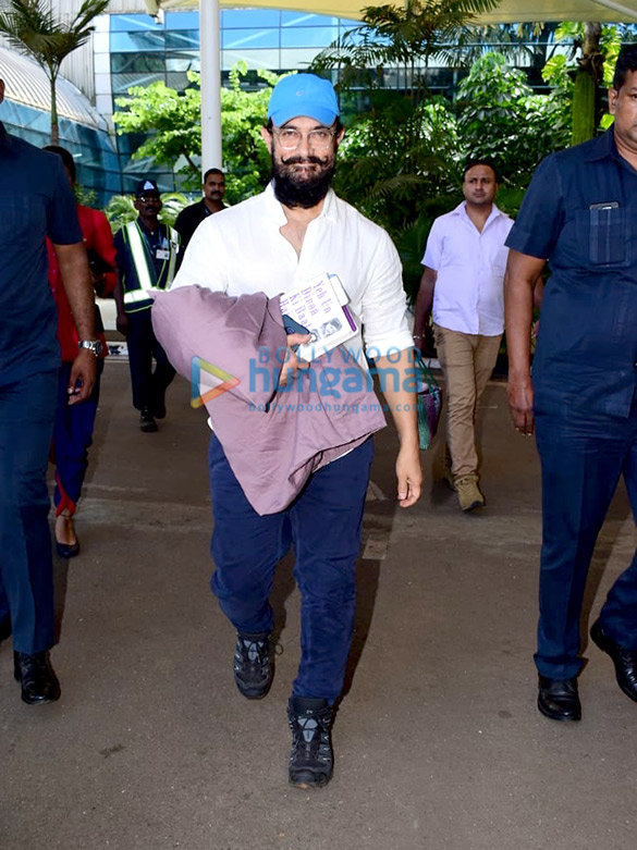 photos aamir khan tara sutaria sidharth malhotra bhumi pednekar and others snapped at the airport 2