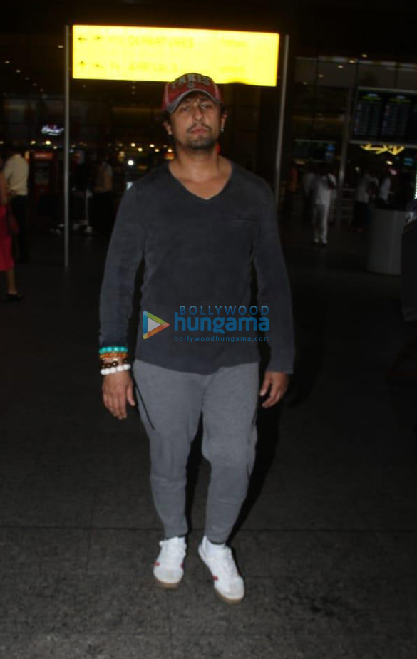 photos aamir khan tara sutaria sidharth malhotra bhumi pednekar and others snapped at the airport 3 2
