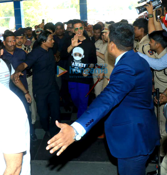 photos akshay kumar bobby deol kriti sanon and others snapped promoting their film housefull 4 3