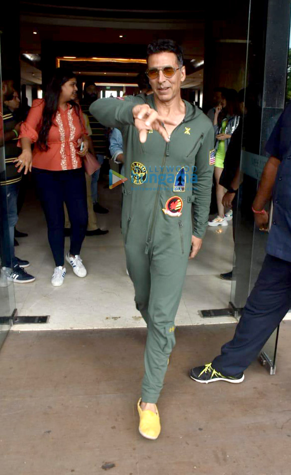 photos akshay kumar kriti sanon and others snapped promoting their film housefull 4 6