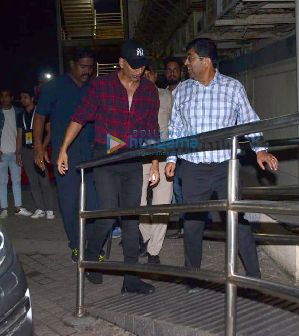 photos akshay kumar snapped at pvr juhu 1