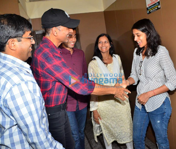 photos akshay kumar snapped at pvr juhu 4