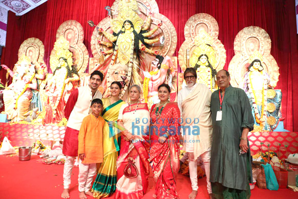 Photos: Amitabh Bachchan, Jaya Bachchan, Kajol and others snapped visiting Durga pandal Photos: Amitabh Bachchan, Jaya Bachchan, Kajol and others snapped visiting Durga pandal