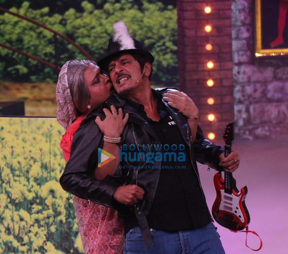 photos ananya panday and chunky pandey snapped on the sets of the show movie masti 1