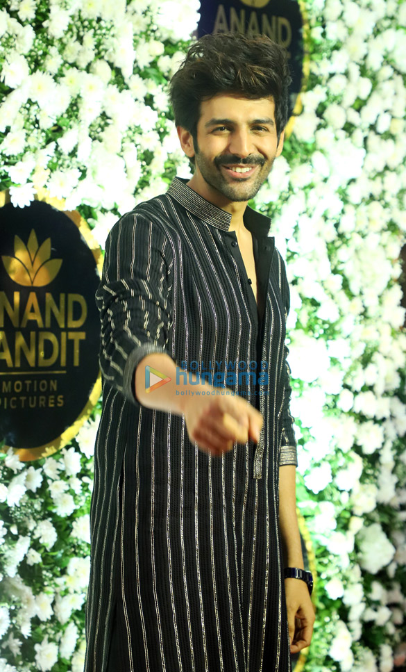 photos celebs grace anand pandits diwali bash6 3